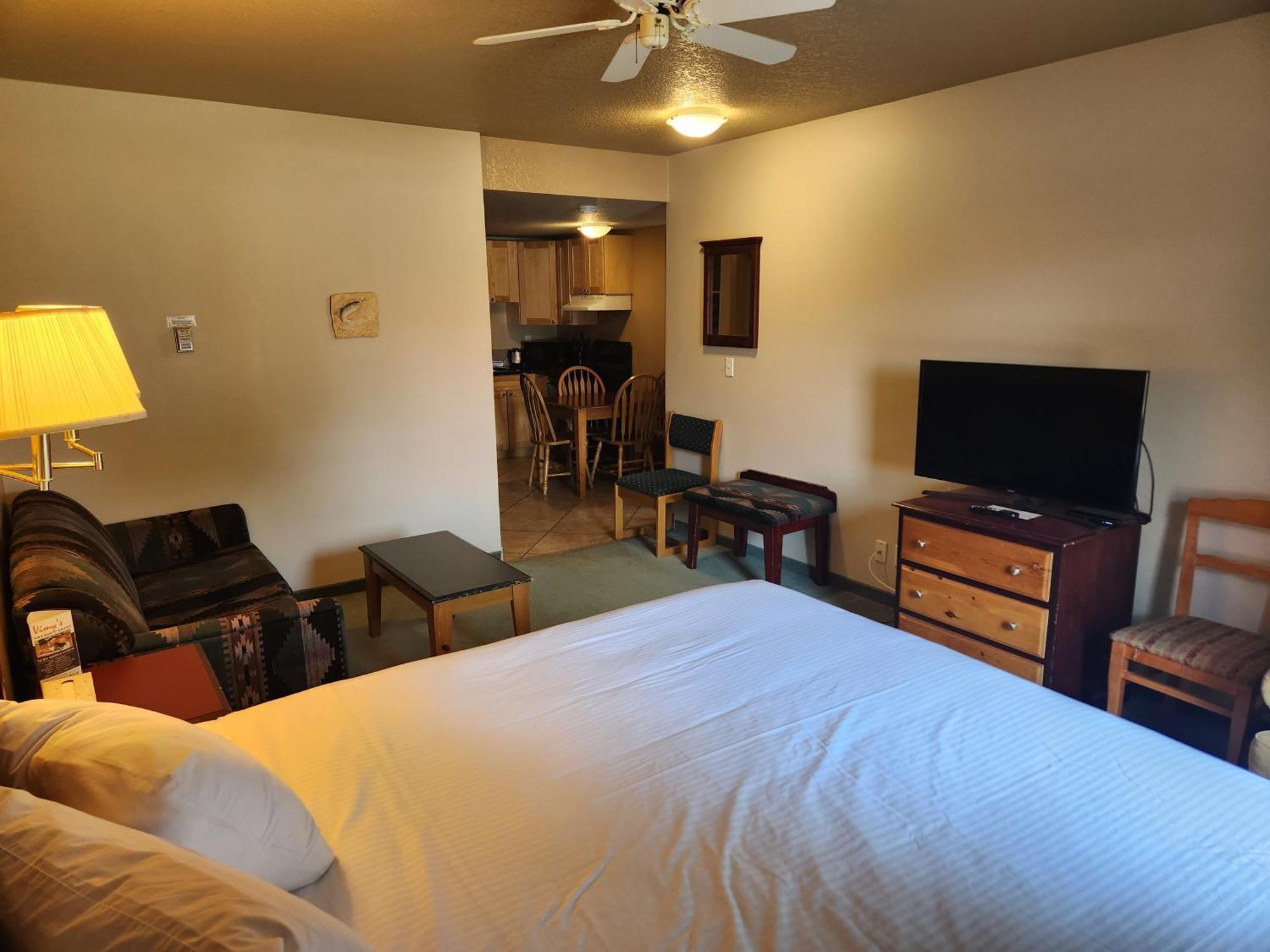 Waterton Lakes Lodge Resort Dış mekan fotoğraf