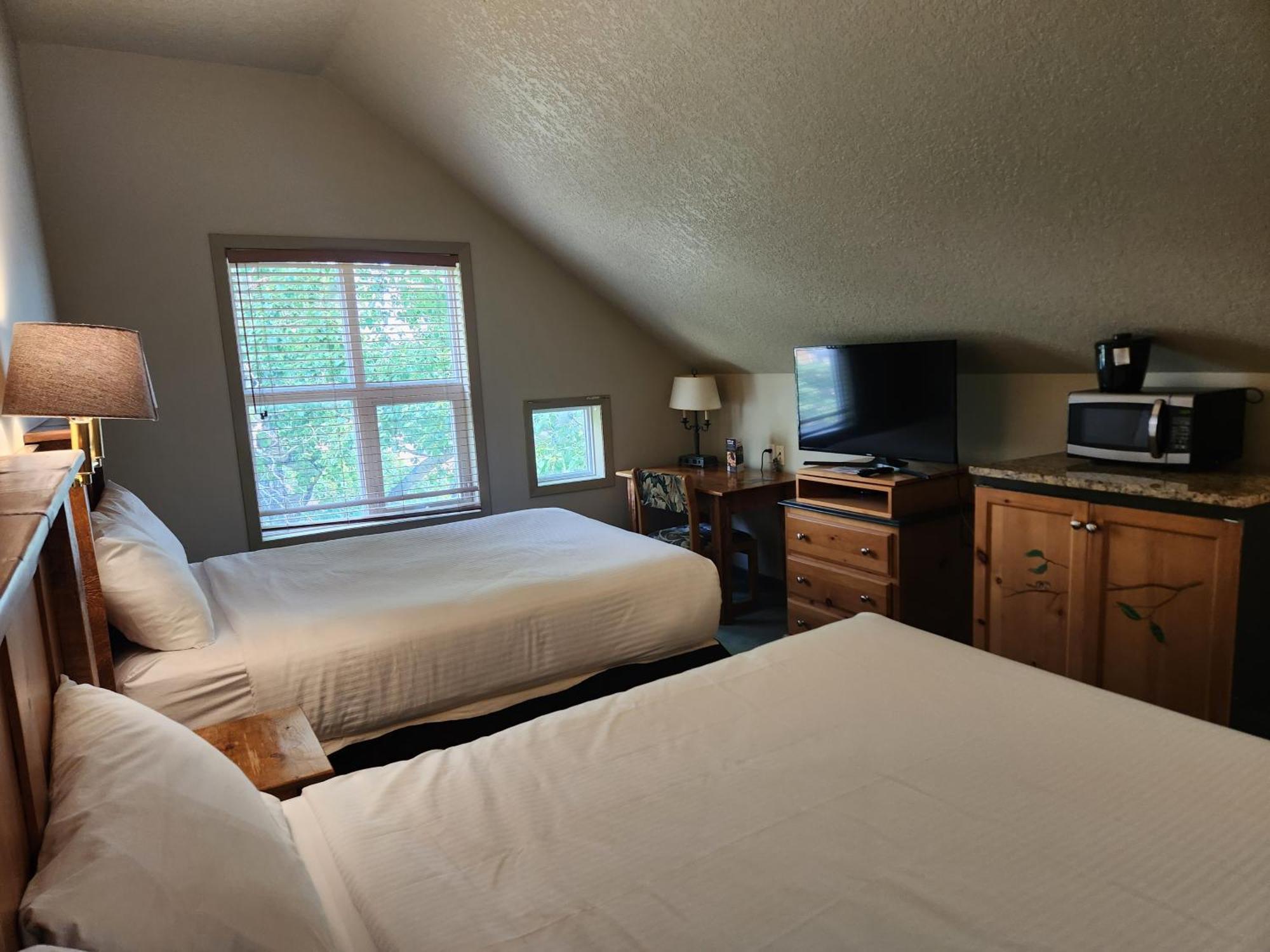 Waterton Lakes Lodge Resort Dış mekan fotoğraf