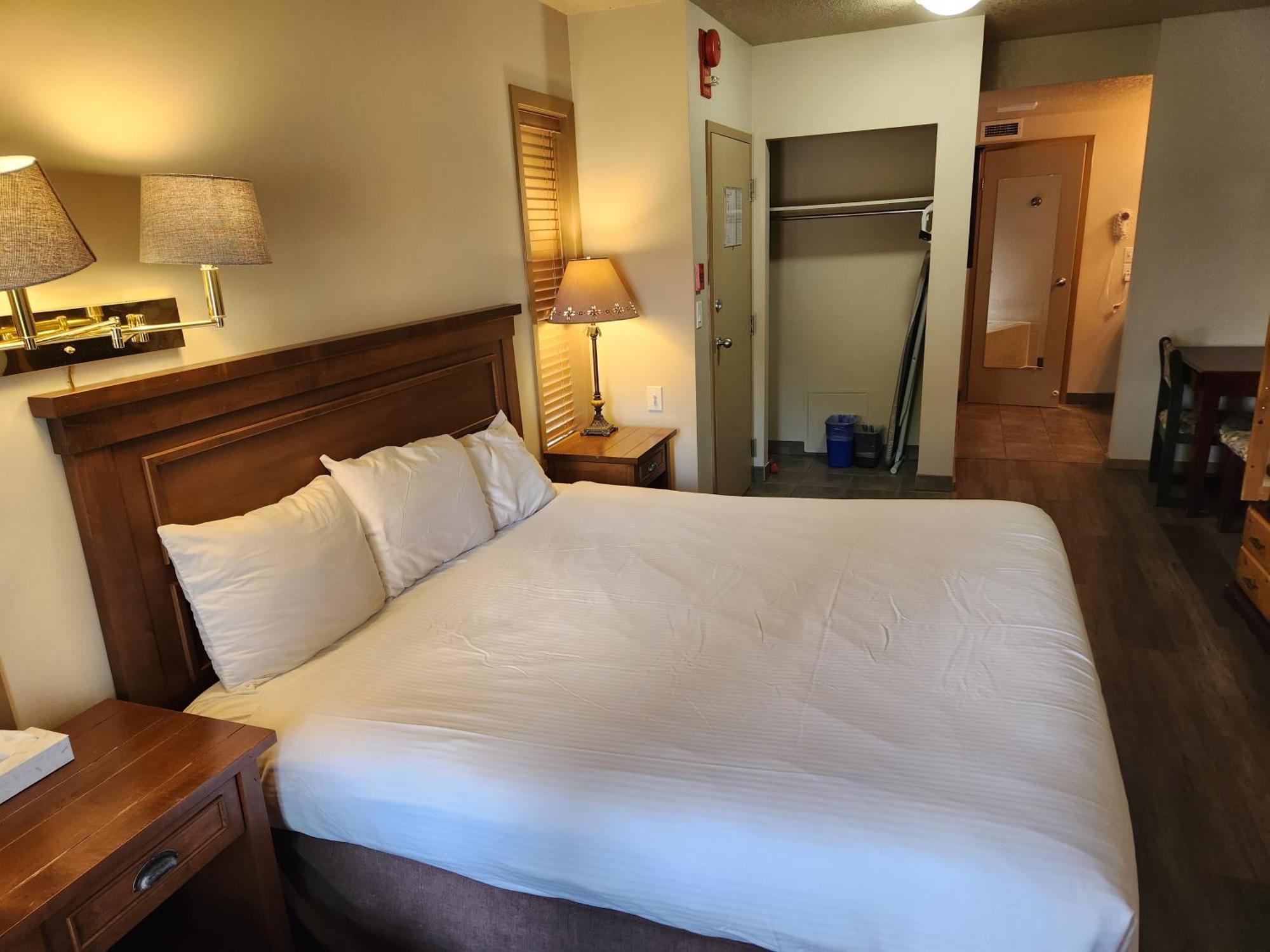 Waterton Lakes Lodge Resort Dış mekan fotoğraf
