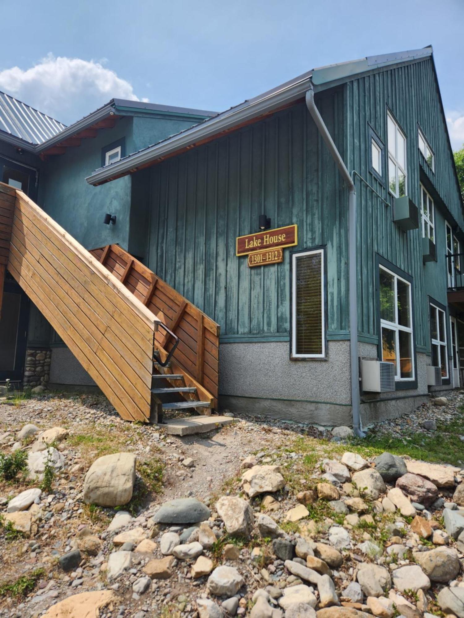 Waterton Lakes Lodge Resort Dış mekan fotoğraf