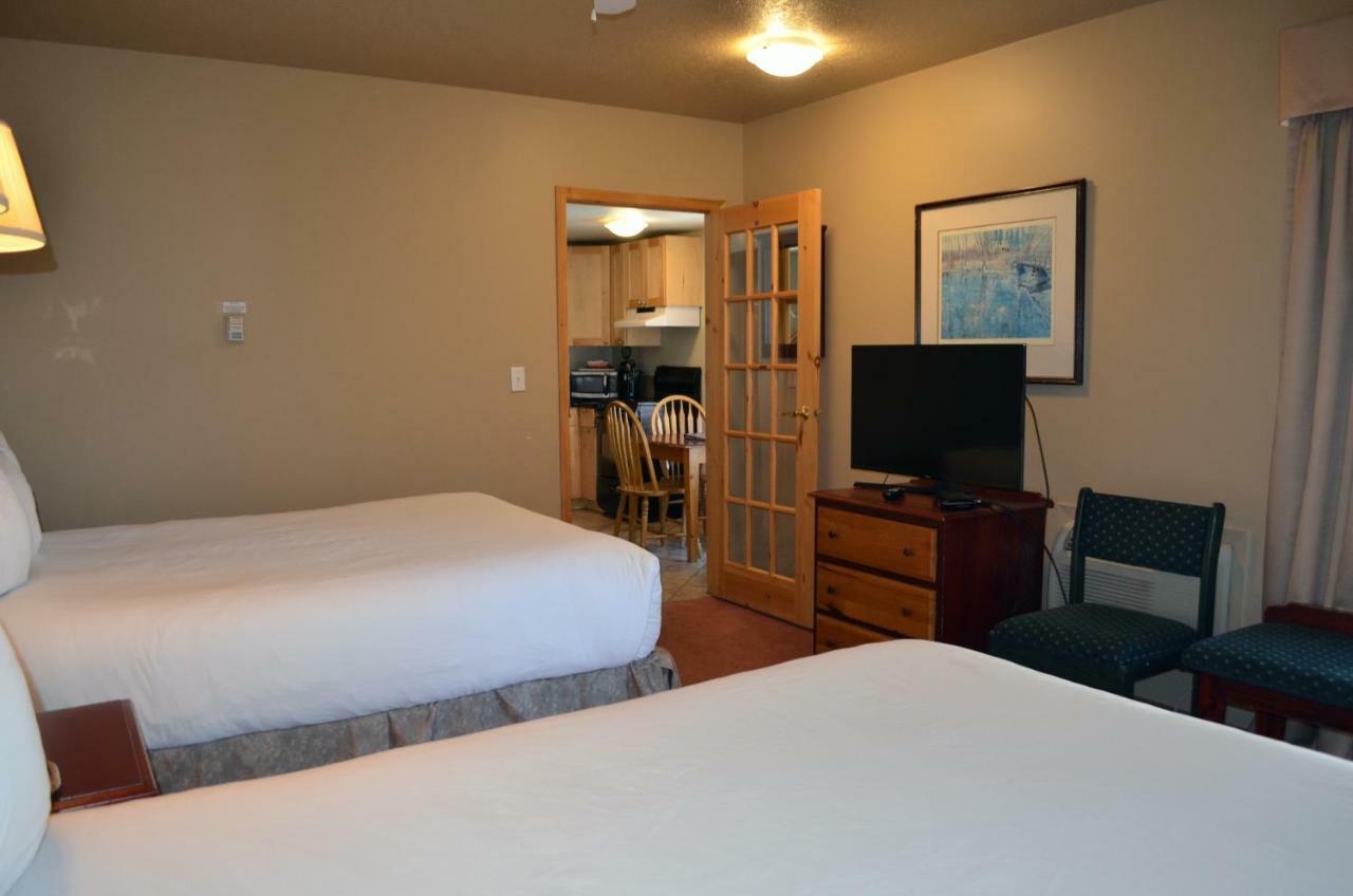 Waterton Lakes Lodge Resort Dış mekan fotoğraf
