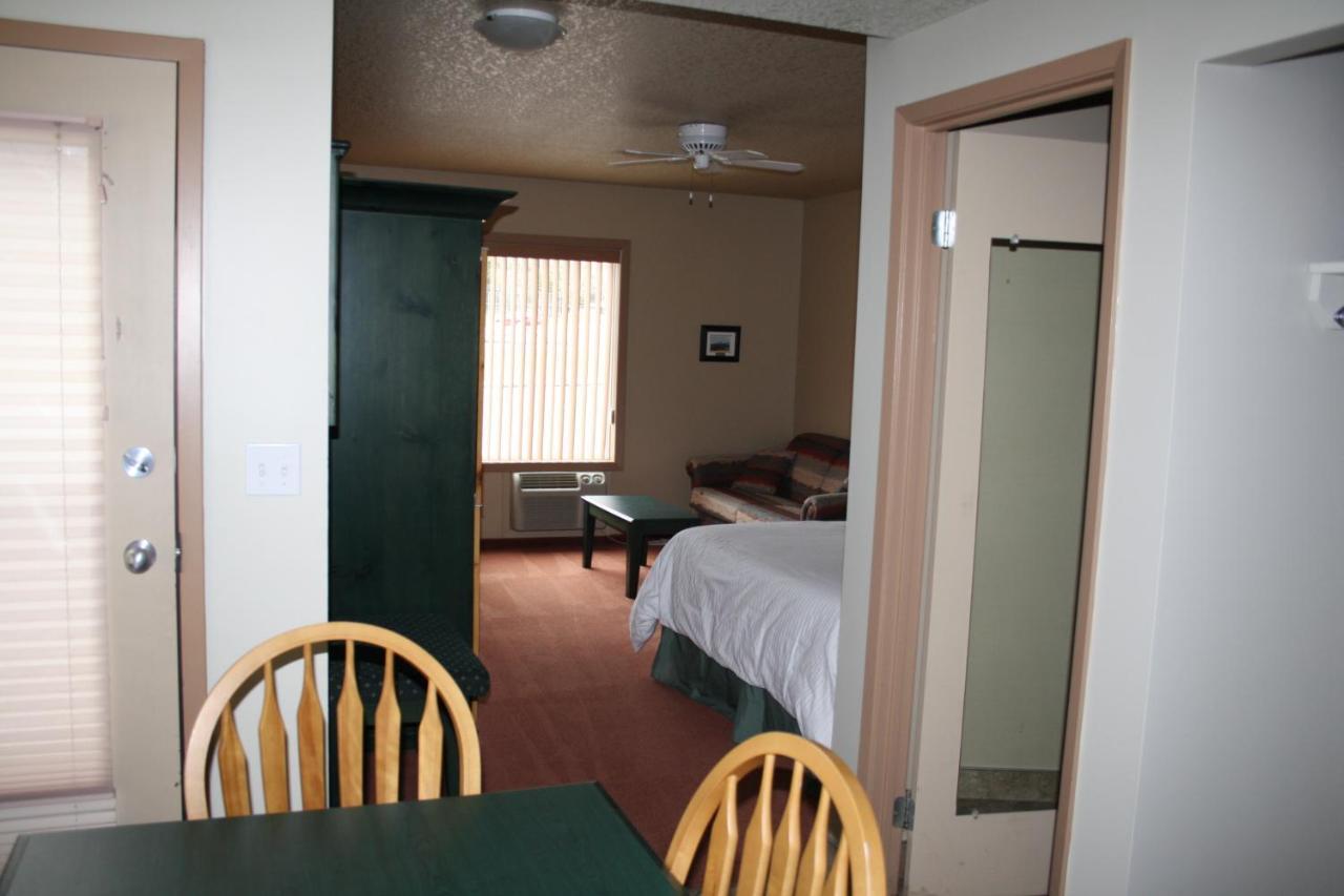 Waterton Lakes Lodge Resort Dış mekan fotoğraf